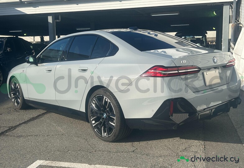 BMW i5 White