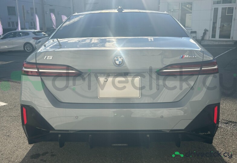 BMW i5 White