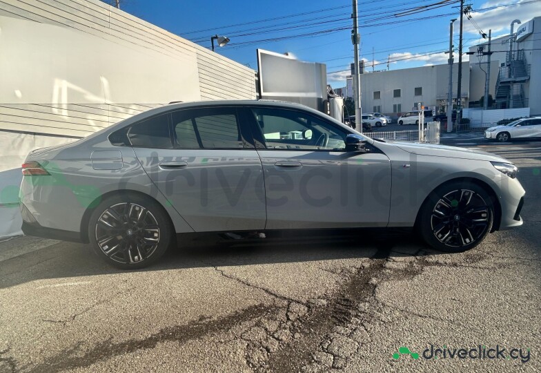 BMW i5 White
