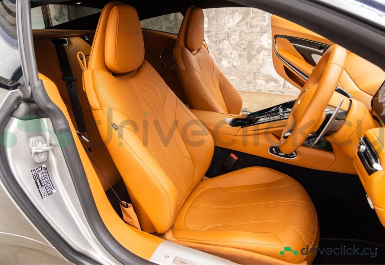 Aston Martin DB12 Серый