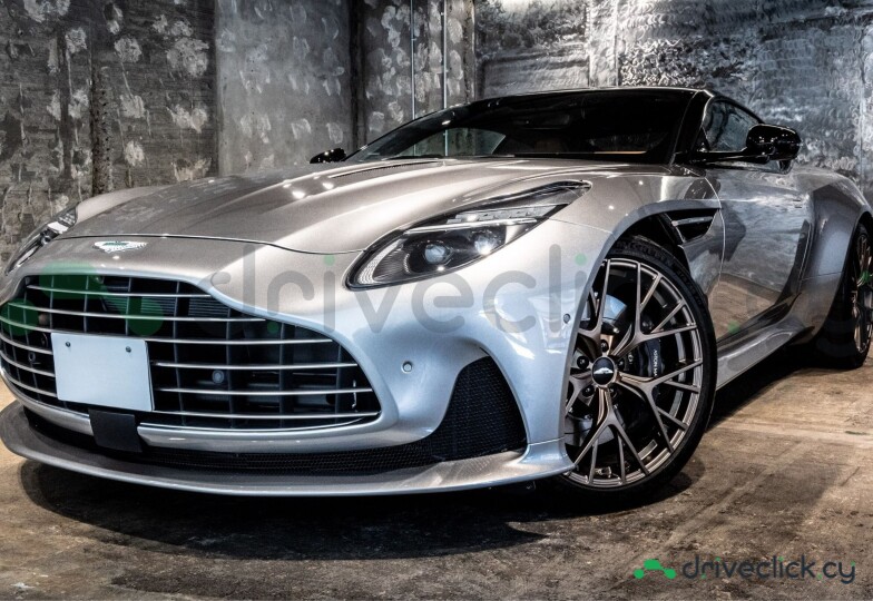 Aston Martin DB12 Серый