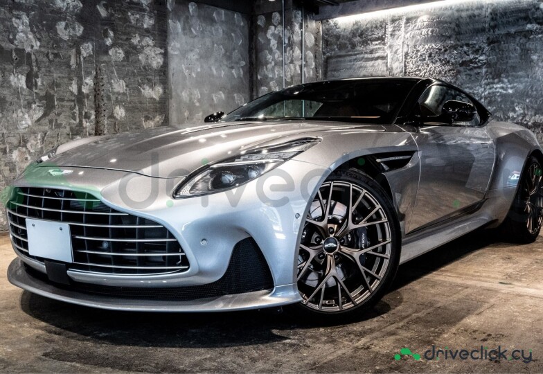 Aston Martin DB12 Серый
