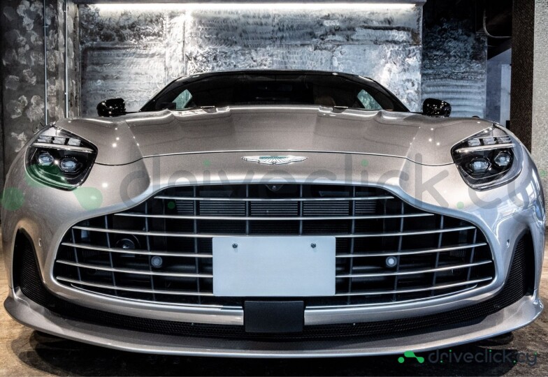 Aston Martin DB12 Серый
