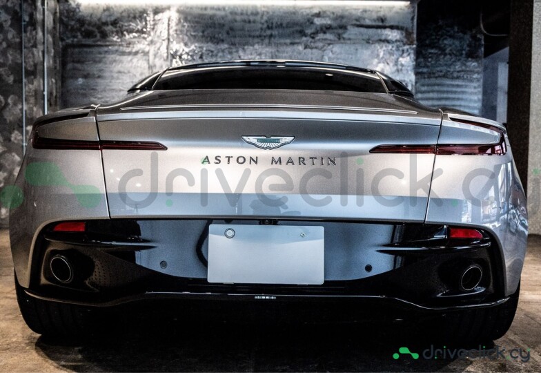 Aston Martin DB12 Серый