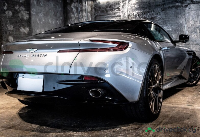 Aston Martin DB12 Серый