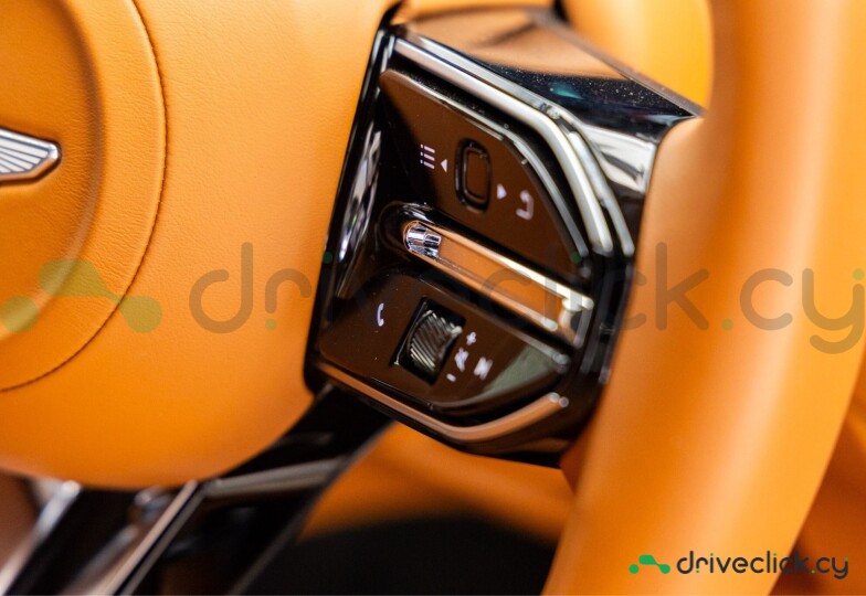 Aston Martin DB12 Серый