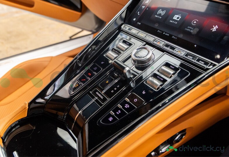 Aston Martin DB12 Серый