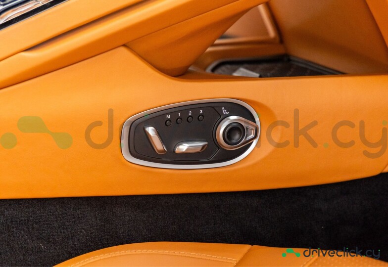 Aston Martin DB12 Серый