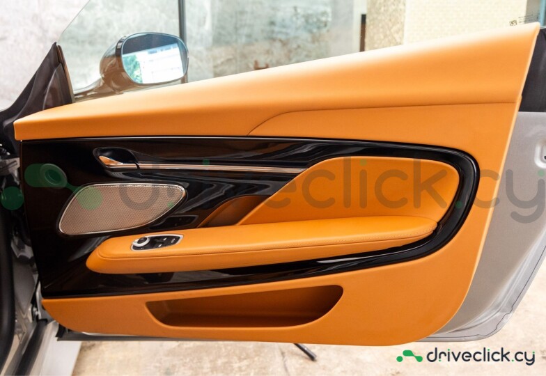 Aston Martin DB12 Серый