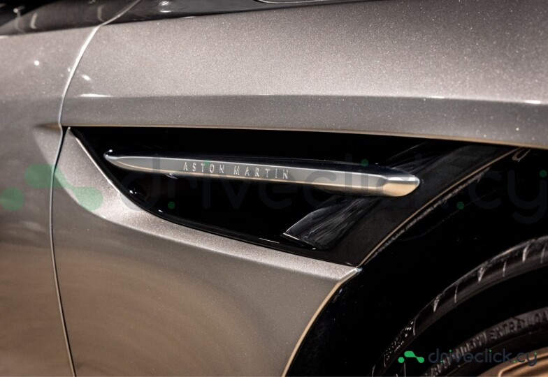 Aston Martin DB12 Серый