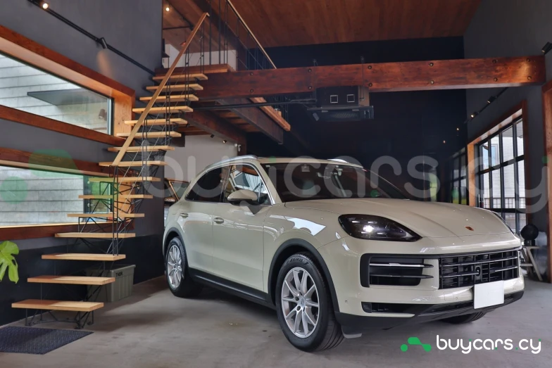 Porsche Cayenne Бежевый