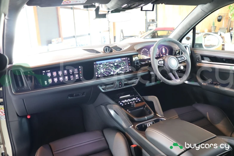 Porsche Cayenne Бежевый