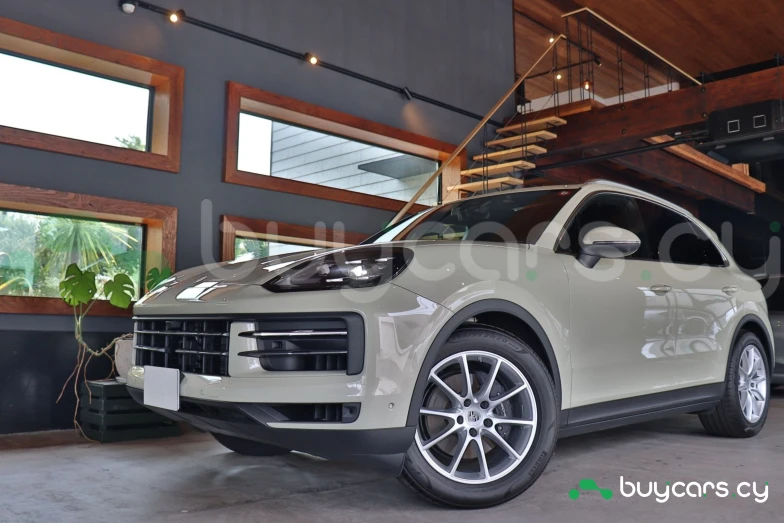Porsche Cayenne Бежевый