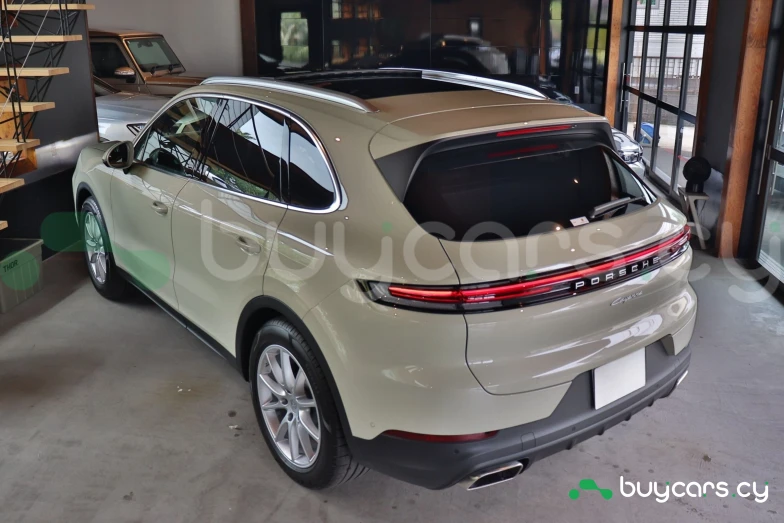 Porsche Cayenne Бежевый
