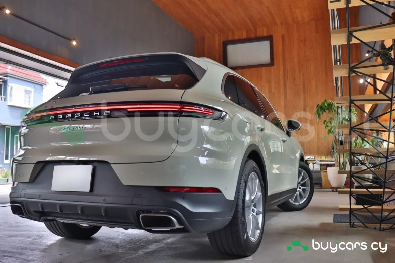 Porsche Cayenne Бежевый