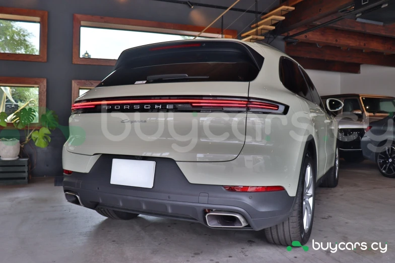 Porsche Cayenne Бежевый