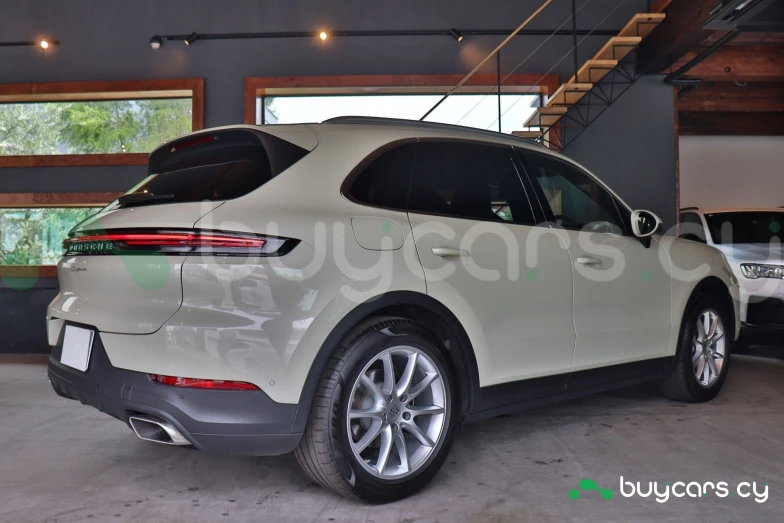 Porsche Cayenne Бежевый