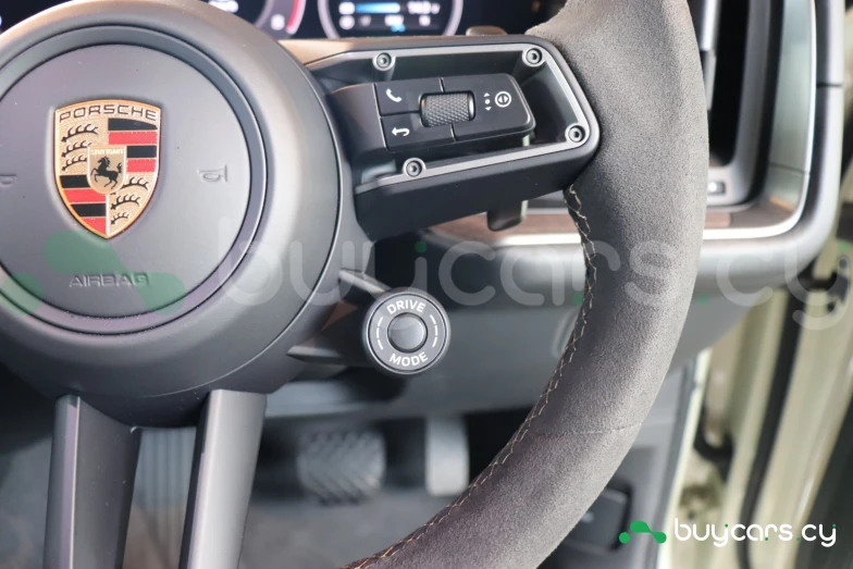 Porsche Cayenne Бежевый