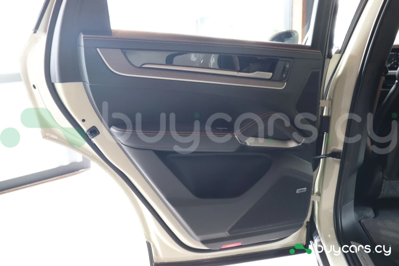 Porsche Cayenne Бежевый