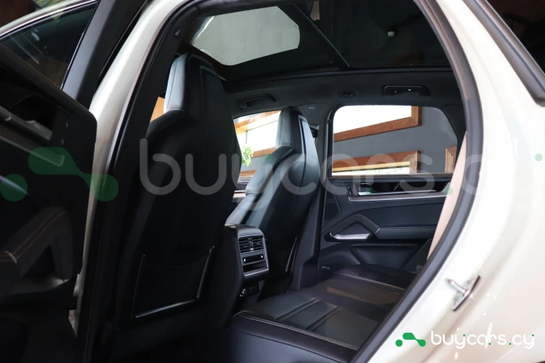 Porsche Cayenne Бежевый