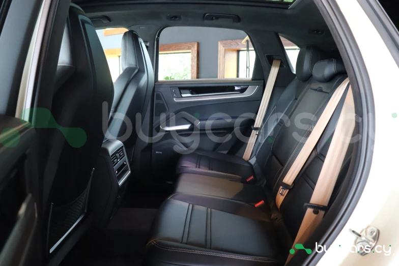 Porsche Cayenne Бежевый