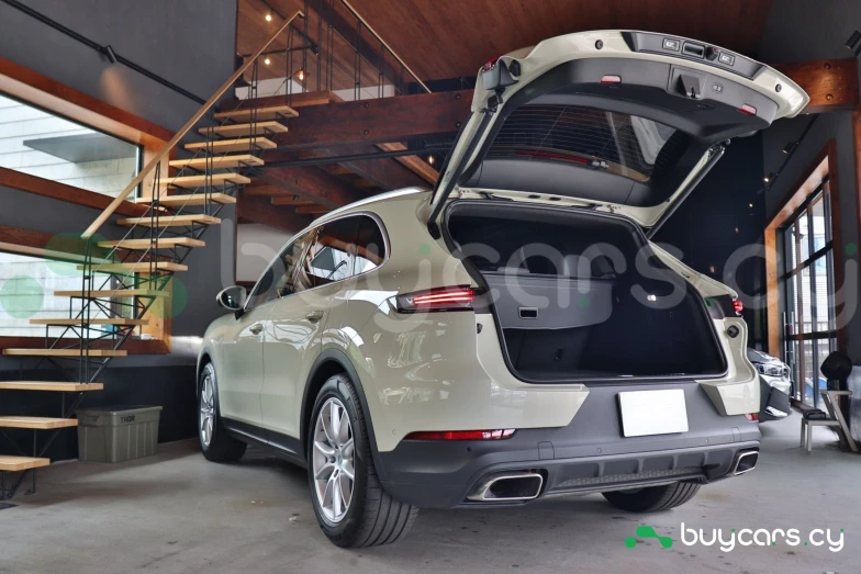 Porsche Cayenne Бежевый