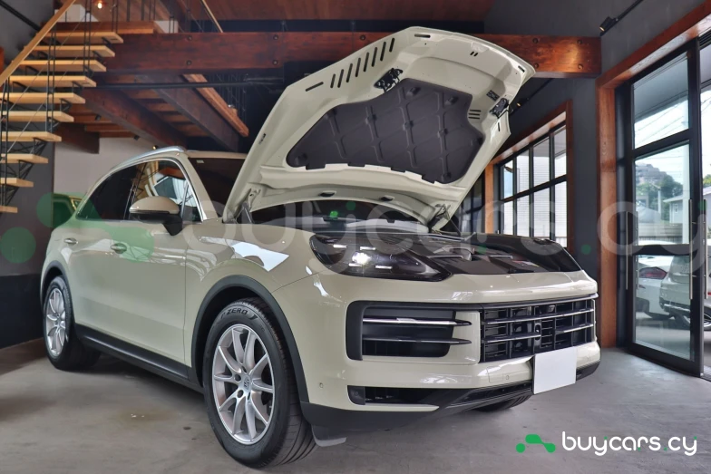 Porsche Cayenne Бежевый