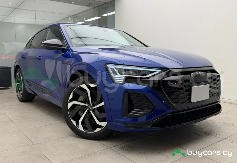 Audi Q8 Sportback e-tron Синий
