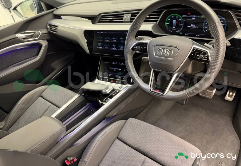 Audi Q8 Sportback e-tron Синий