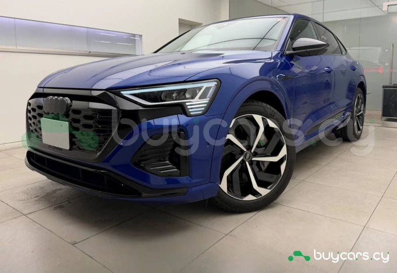 Audi Q8 Sportback e-tron Синий