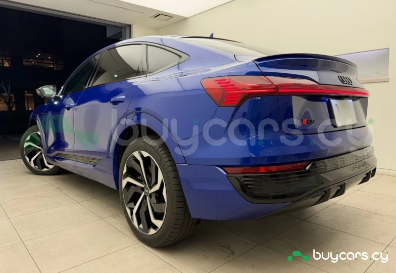 Audi Q8 Sportback e-tron Синий