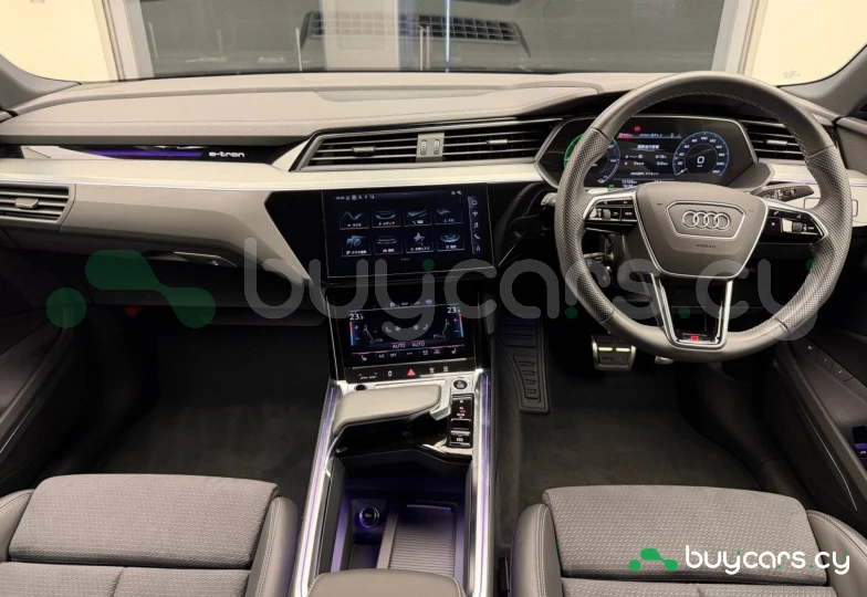 Audi Q8 Sportback e-tron Синий