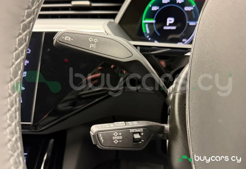 Audi Q8 Sportback e-tron Синий