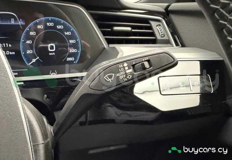 Audi Q8 Sportback e-tron Синий