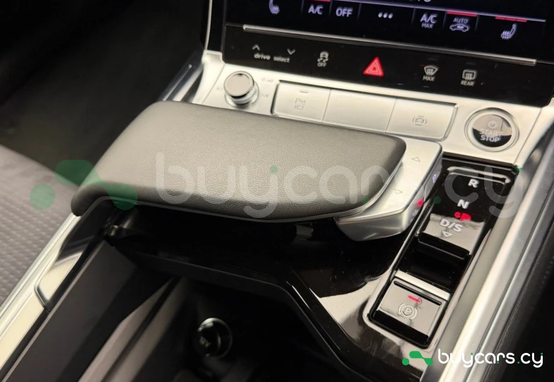 Audi Q8 Sportback e-tron Синий