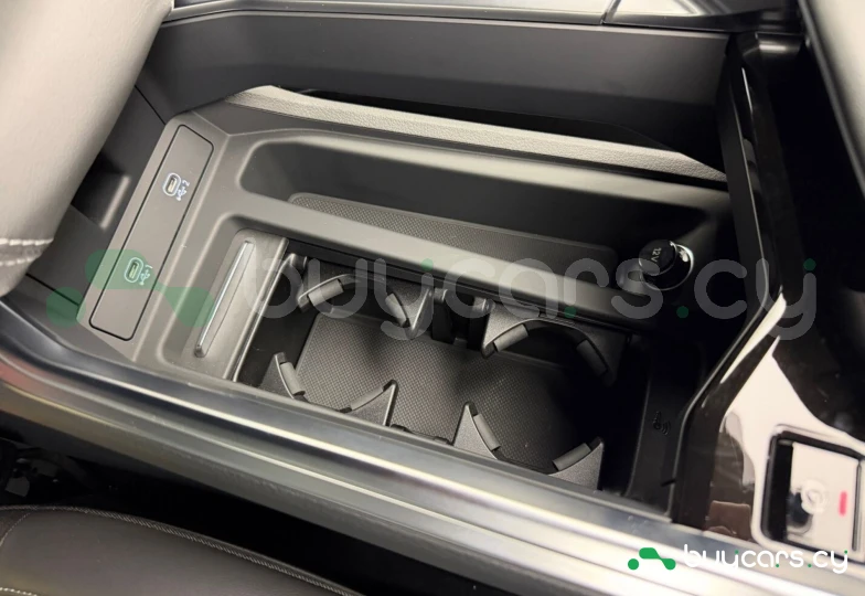 Audi Q8 Sportback e-tron Синий