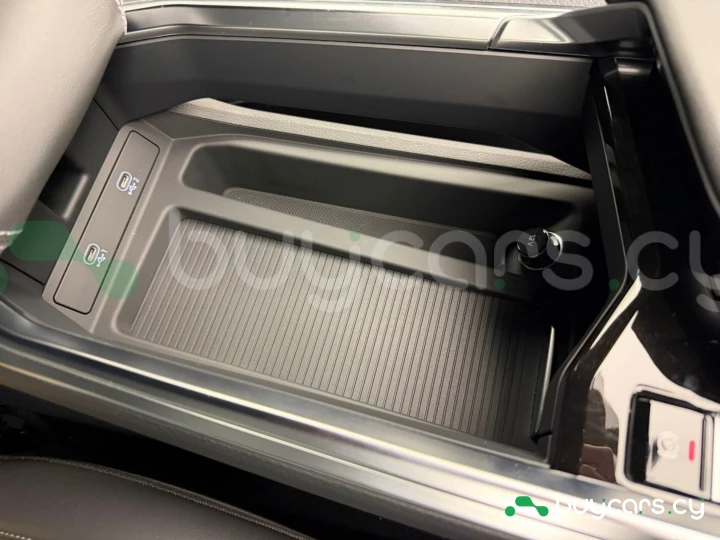 Audi Q8 Sportback e-tron Синий