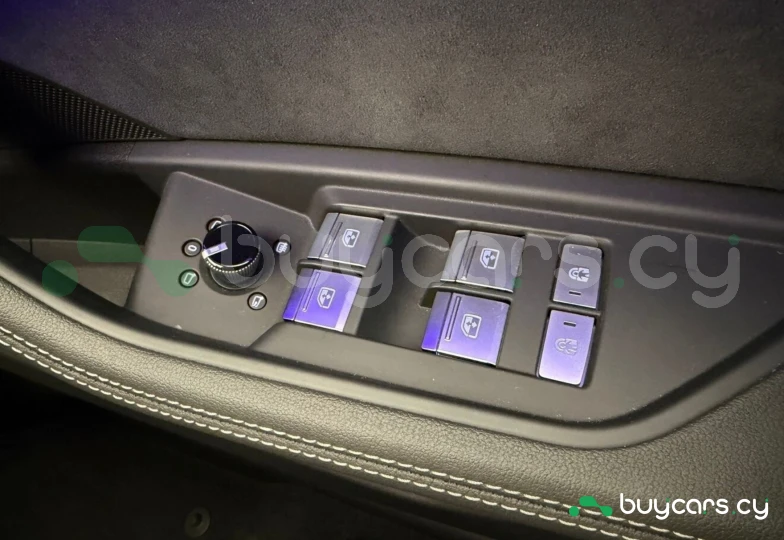 Audi Q8 Sportback e-tron Синий