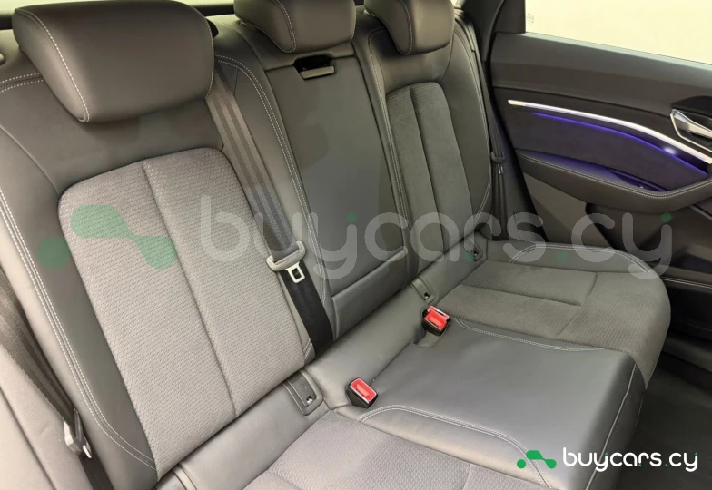 Audi Q8 Sportback e-tron Синий