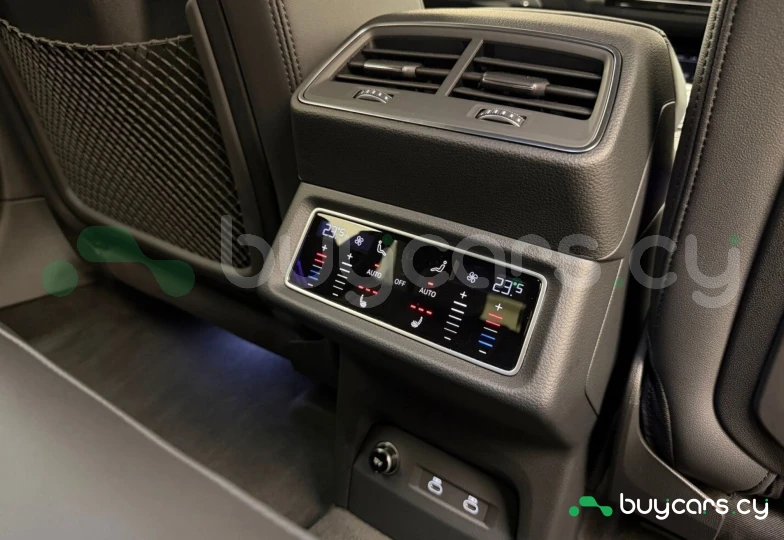 Audi Q8 Sportback e-tron Синий