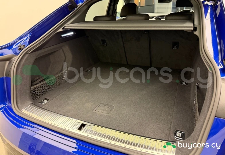 Audi Q8 Sportback e-tron Синий