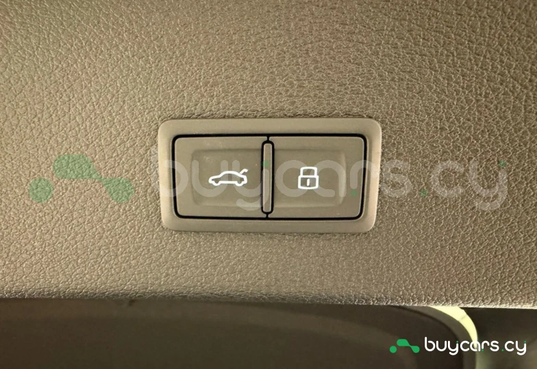 Audi Q8 Sportback e-tron Синий