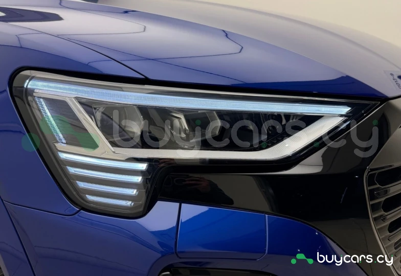 Audi Q8 Sportback e-tron Синий