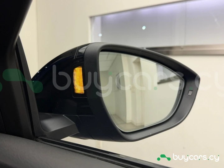 Audi Q8 Sportback e-tron Синий