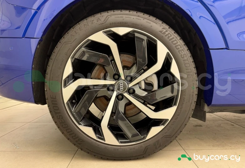 Audi Q8 Sportback e-tron Синий