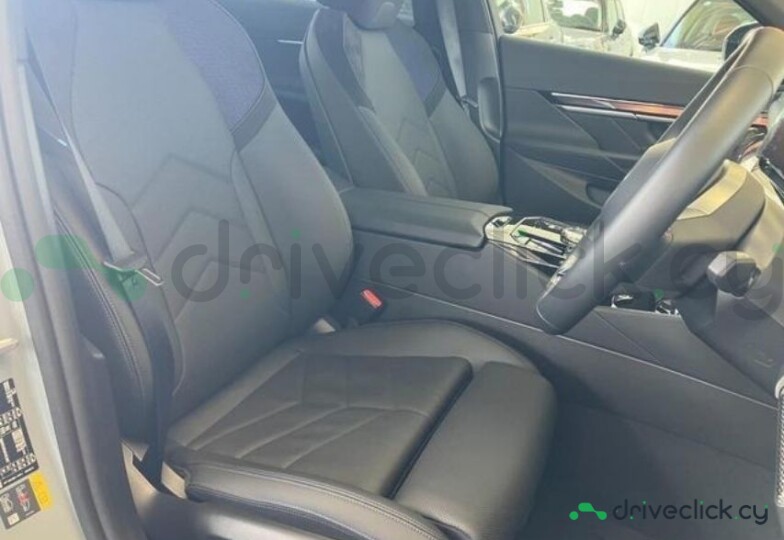 BMW i5 Grey