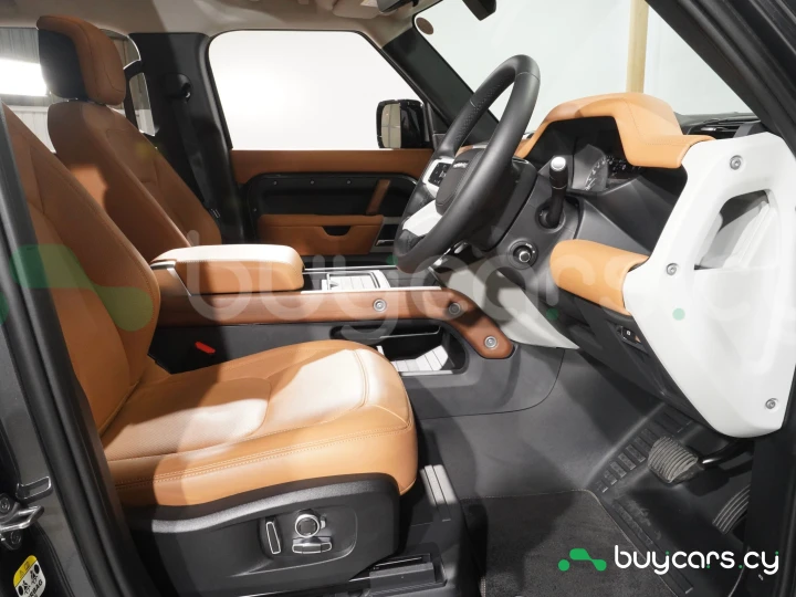 Land Rover Defender Черный