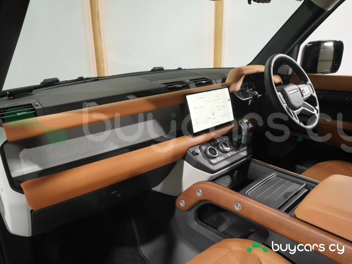 Land Rover Defender Черный