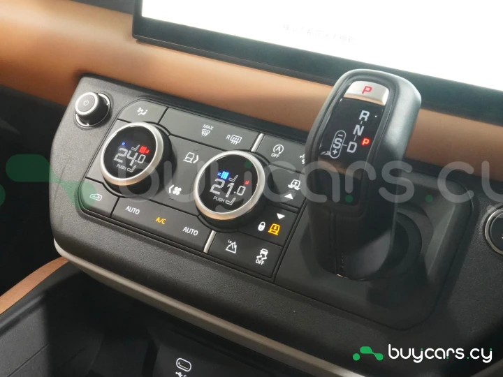 Land Rover Defender Черный