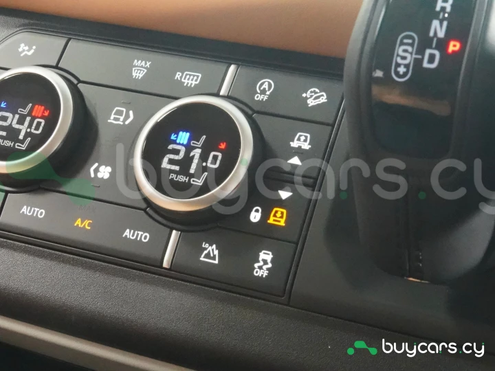 Land Rover Defender Черный